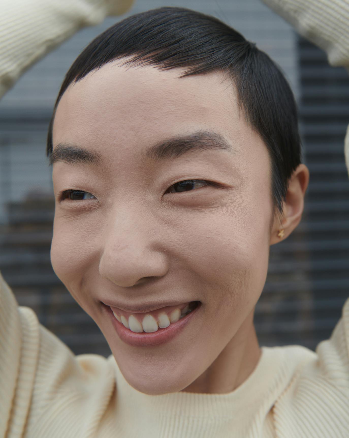 Ayelen in Stretch Balm Concealer, L2.