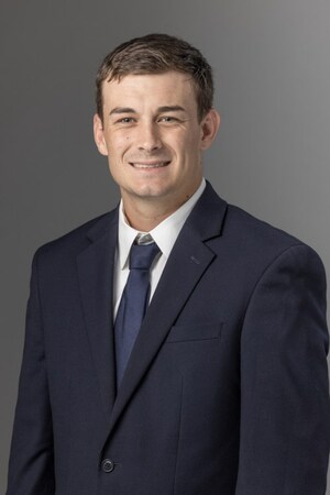 Oak Harvest Financial Group Advisor Tavis Parkerson Earns CERTIFIED FINANCIAL PLANNER® Designation